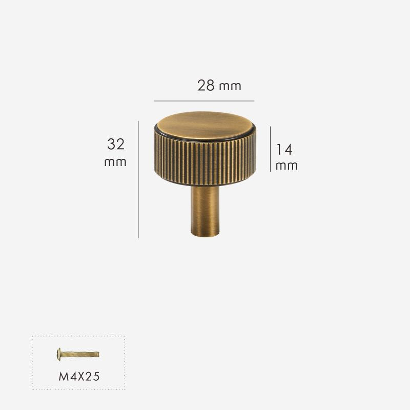 Nobula - Antiker Schrank-Zug
