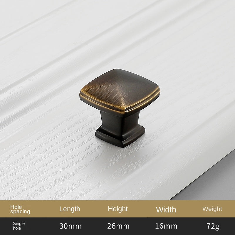 Brezčasna omarica in predalni ročaj