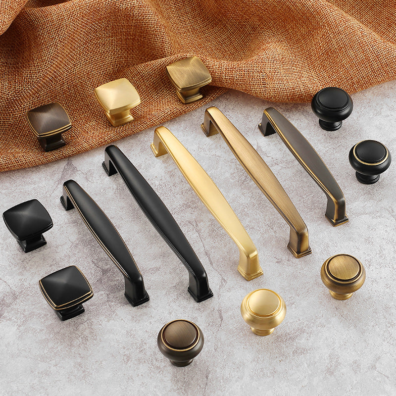 Brezčasna omarica in predalni ročaj