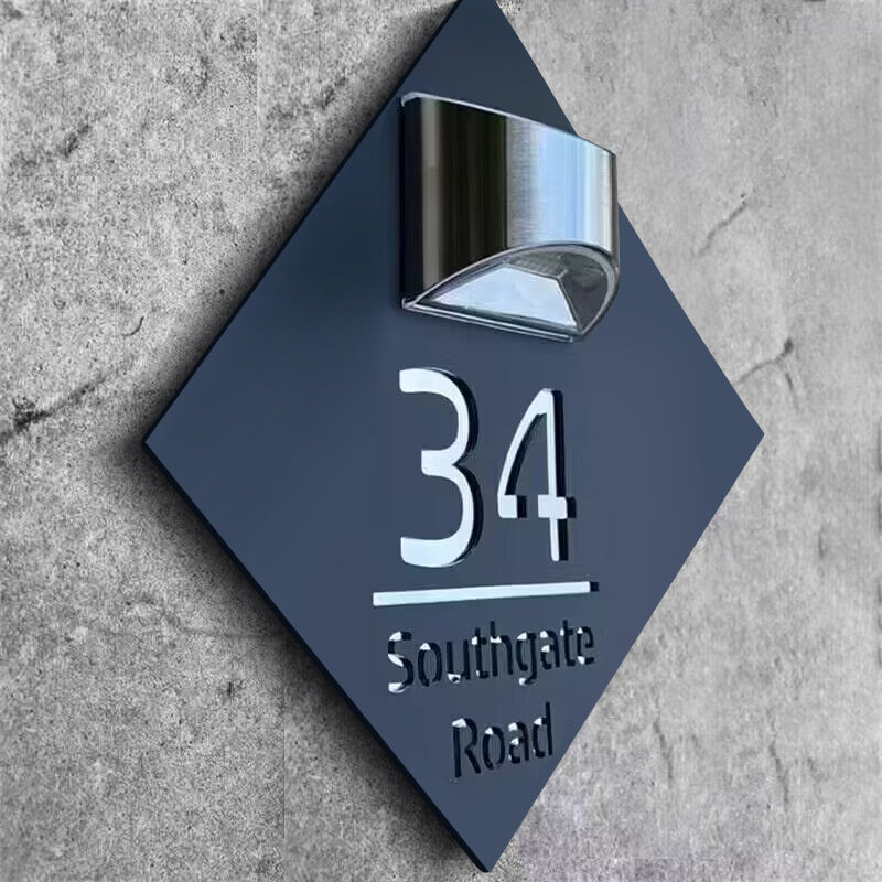 Personalisierte Solar-Adressplakette in Diamantform