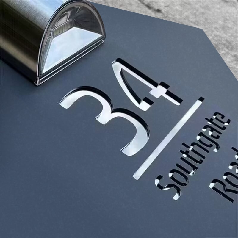 Personalisierte Solar-Adressplakette in Diamantform