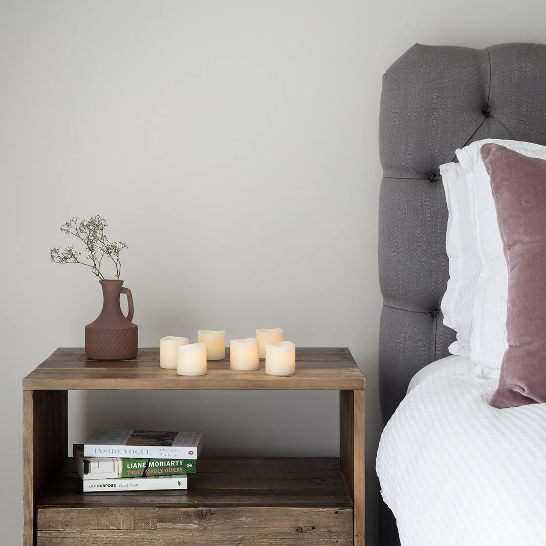 Set z 6 kratkimi, brezplamenčnimi, utripajočimi LED-svečami iz voska