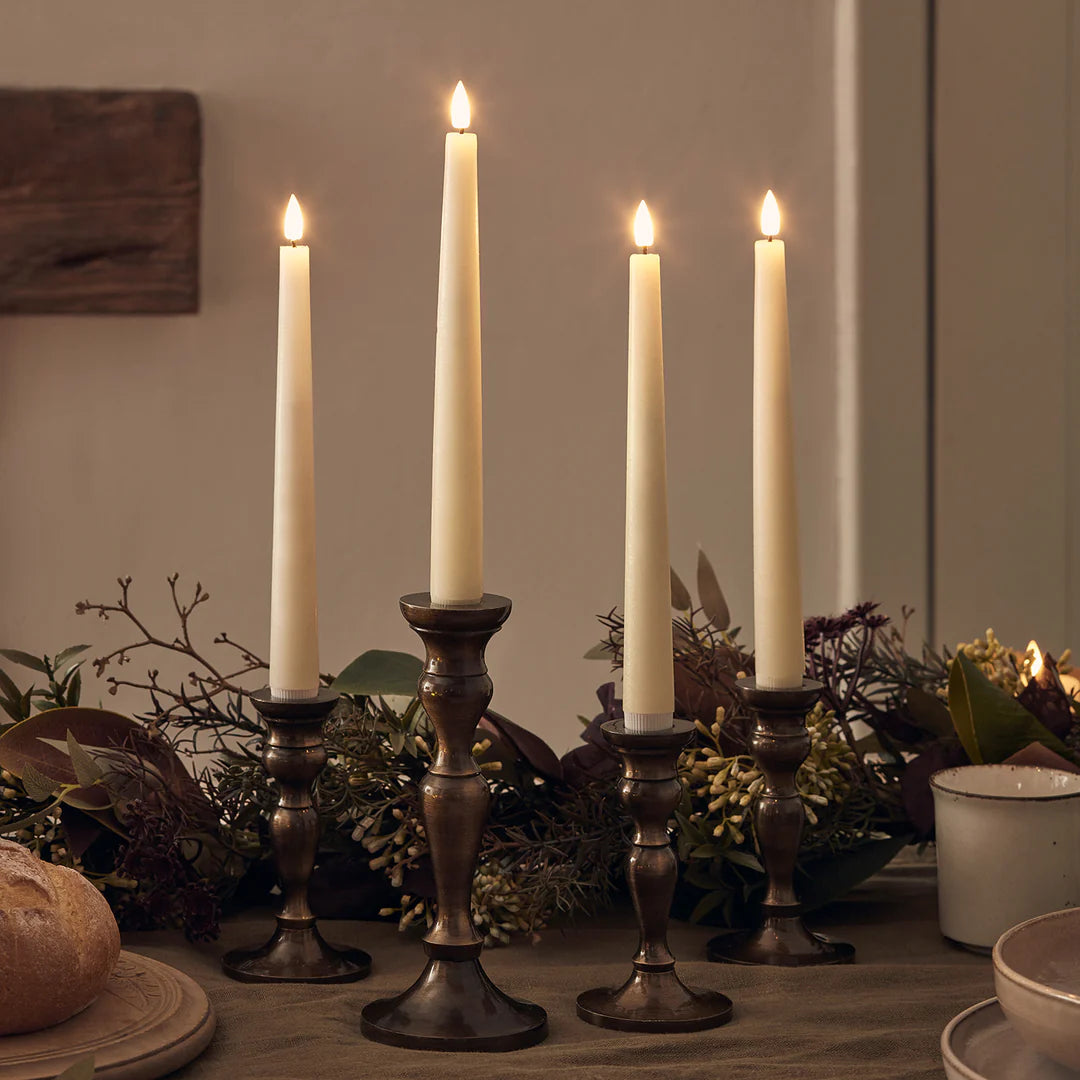 Set mit 4 flammenlosen, flackernden LED-Kerzen aus Wachs