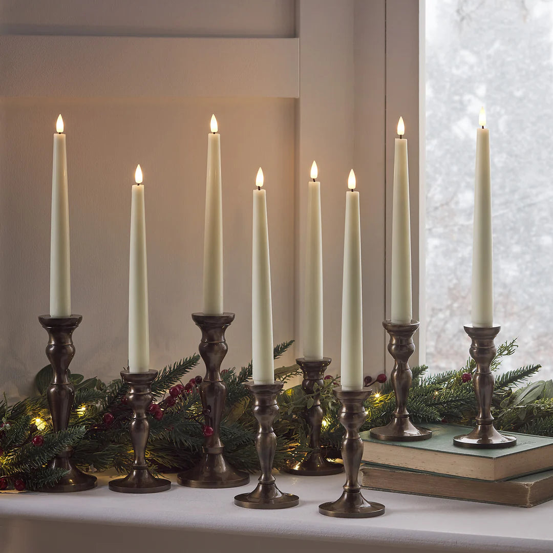 Set mit 4 flammenlosen, flackernden LED-Kerzen aus Wachs