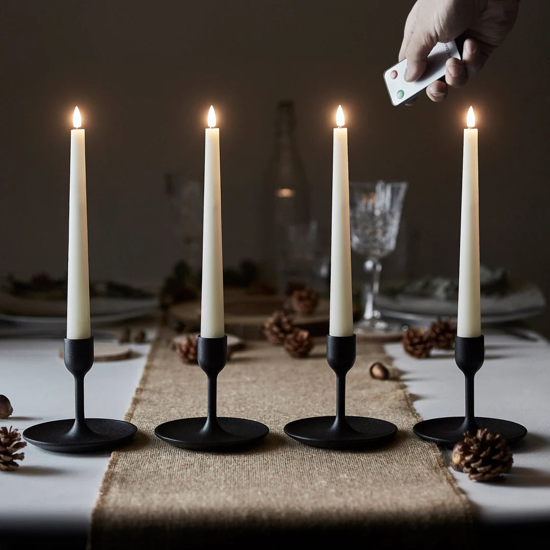 Set mit 4 flammenlosen, flackernden LED-Kerzen aus Wachs