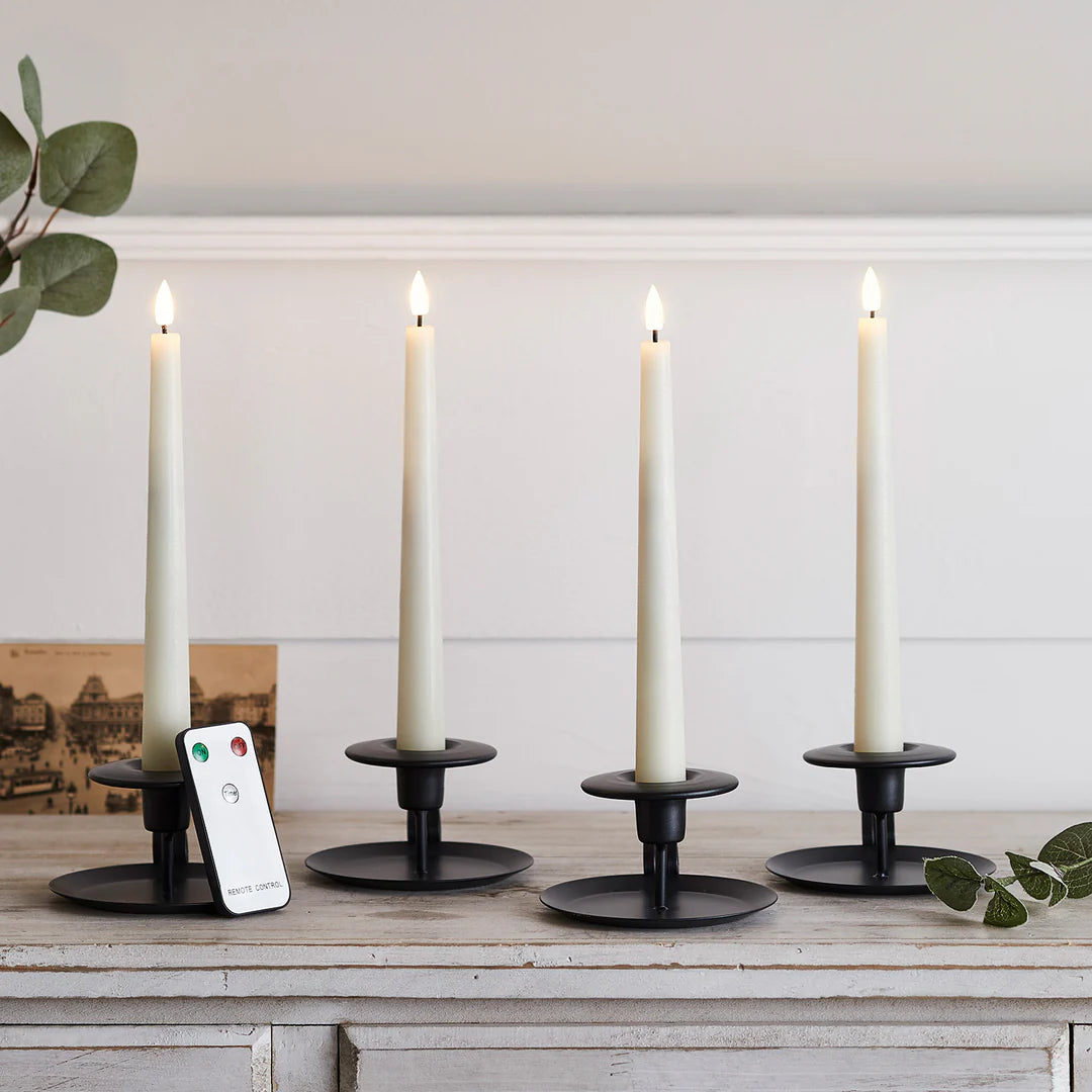 Set mit 4 flammenlosen, flackernden LED-Kerzen aus Wachs
