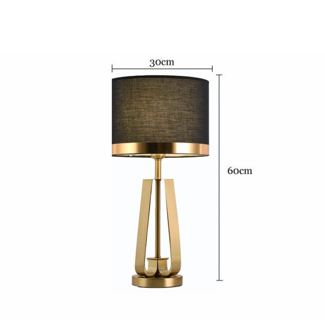 Aureum – Tischlampe mit goldenem Kegeldesign