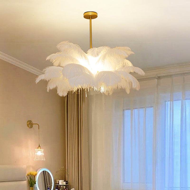 Feathra – Elegantna stropna svetilka s perjem