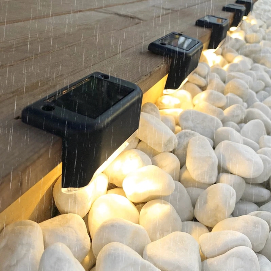 SolarBright – Solarbetriebene LED-Leuchten für Zaun & Terrasse