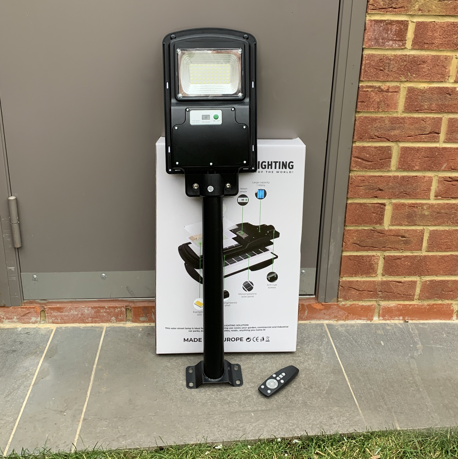 IlluminateSolarMega™- 225W Solar-Straßenleuchte mit hoher Helligkeit 5500 Lumen