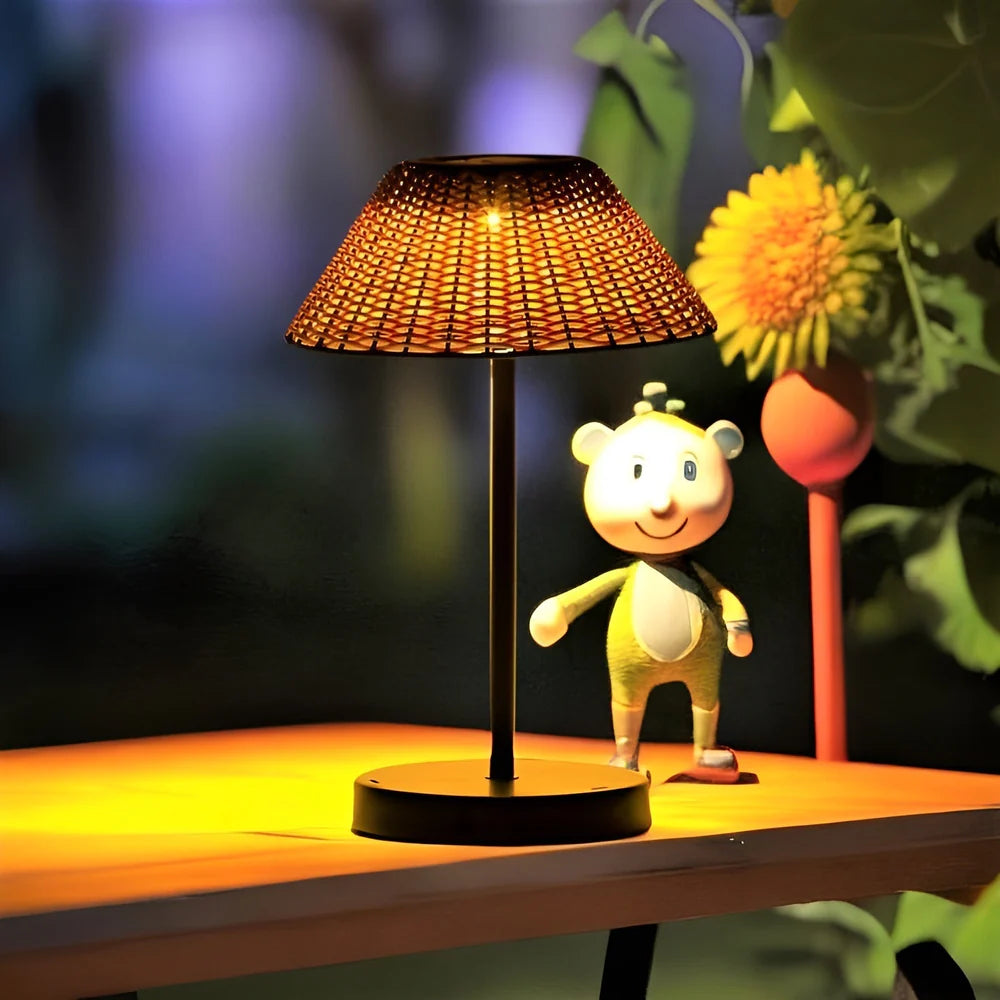 SolWeava – Solar Tischlampe mit Geflecht für draußen