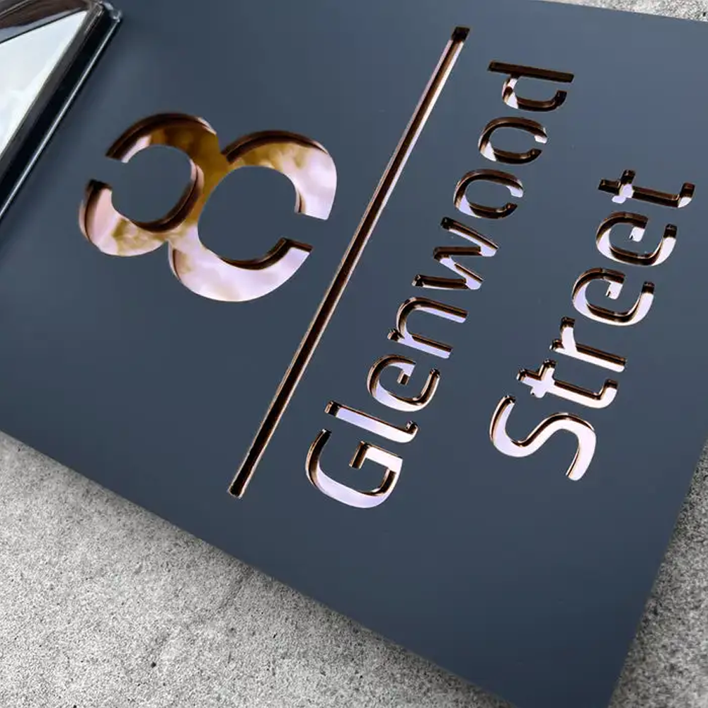 Personalisierte LED-Solaradresse mit Zahlengravur